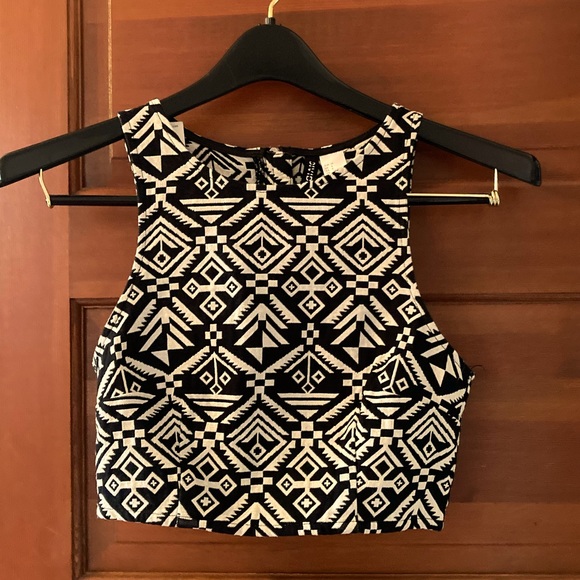 Geometric Black and White Crop Top - Picture 1 of 3